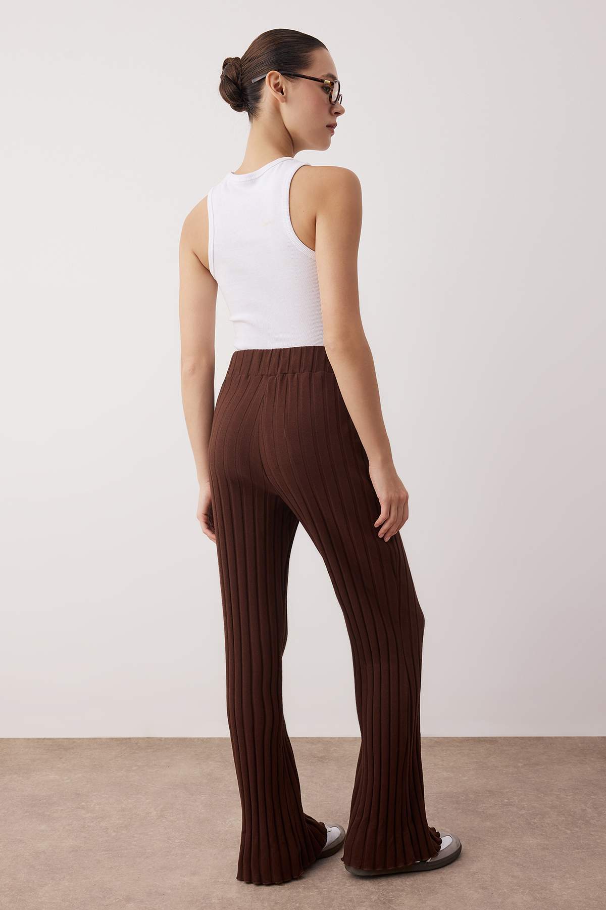 Trendyolmilla  Kahverengi Flare/İspanyol Paça Yüksek Bel Esnek Örme Pantolon TWOAW26PL00098 - Görsel 4