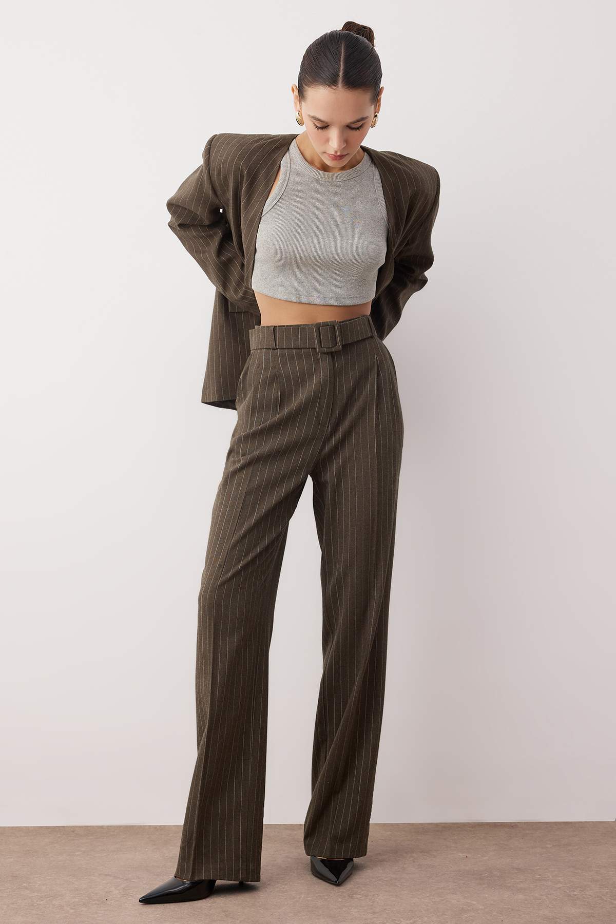 Trendyolmilla  Haki Kemerli Çizgili Dokuma Geniş Paça Pantolon TWOAW26PL00083 - Görsel 2