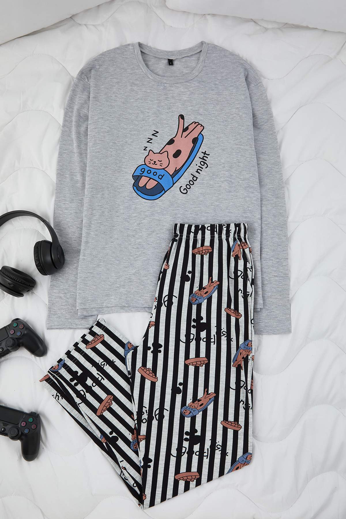Trendyolmilla Man Gri Melanj Regular Fit Kedi Baskılı Pamuklu Örme Pijama Takımı TMNAW26PT00046