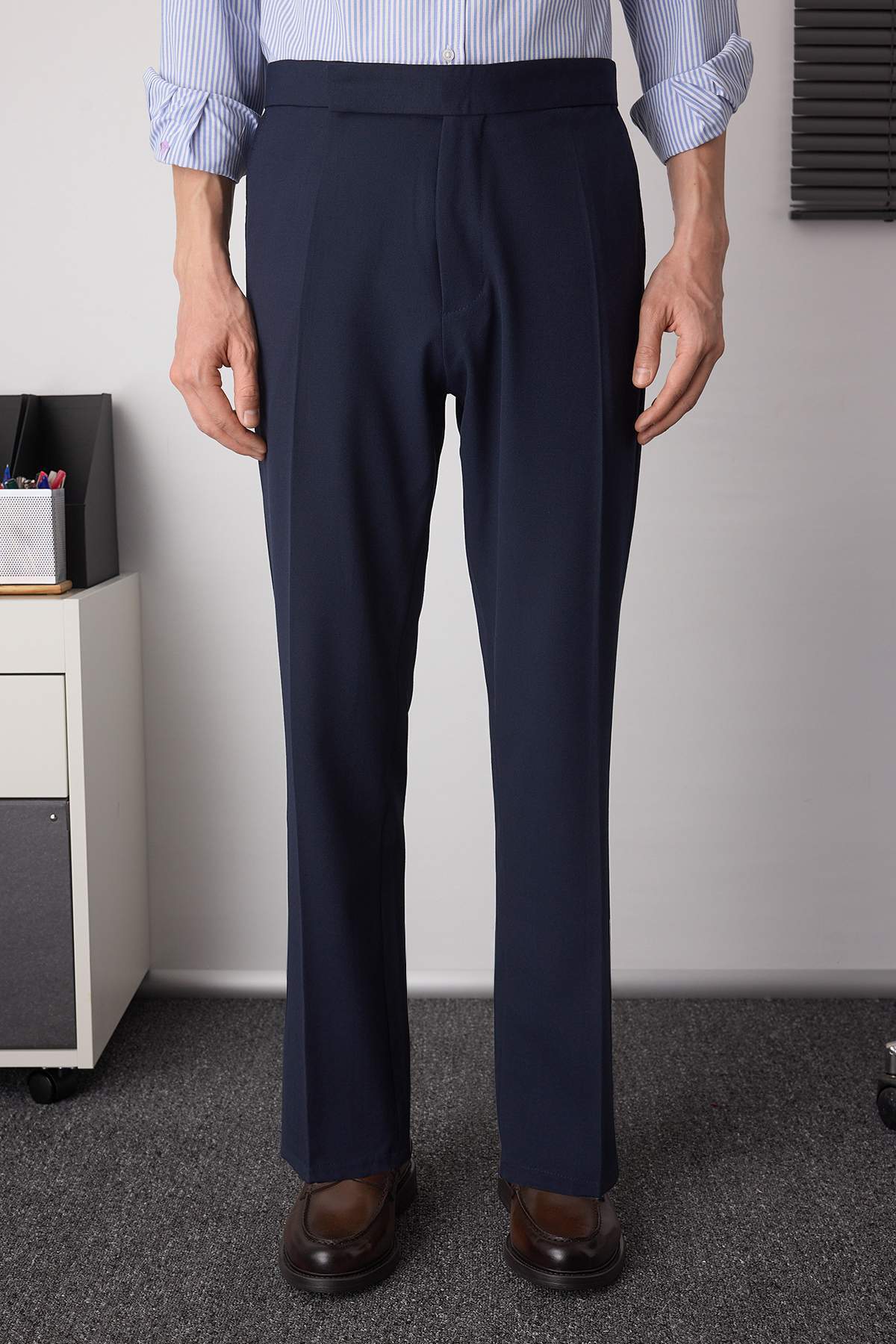 شلوار پارچه‌اي مردانه سرمه‌اي برش ايتاليايي trendyolmilla 