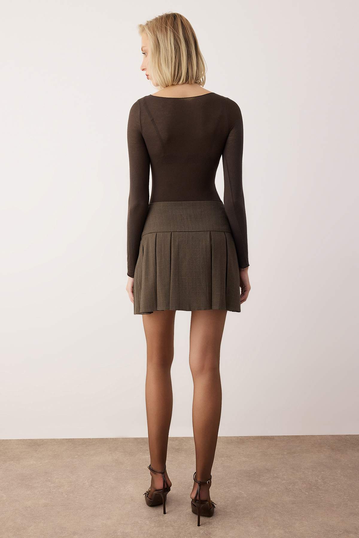 Trendyolmilla  EXCLUSIVE Özel Koleksiyon Vizon Ekoseli Bel Detaylı Piliseli Kısa Etek TWOAW26ET00134 - Görsel 6