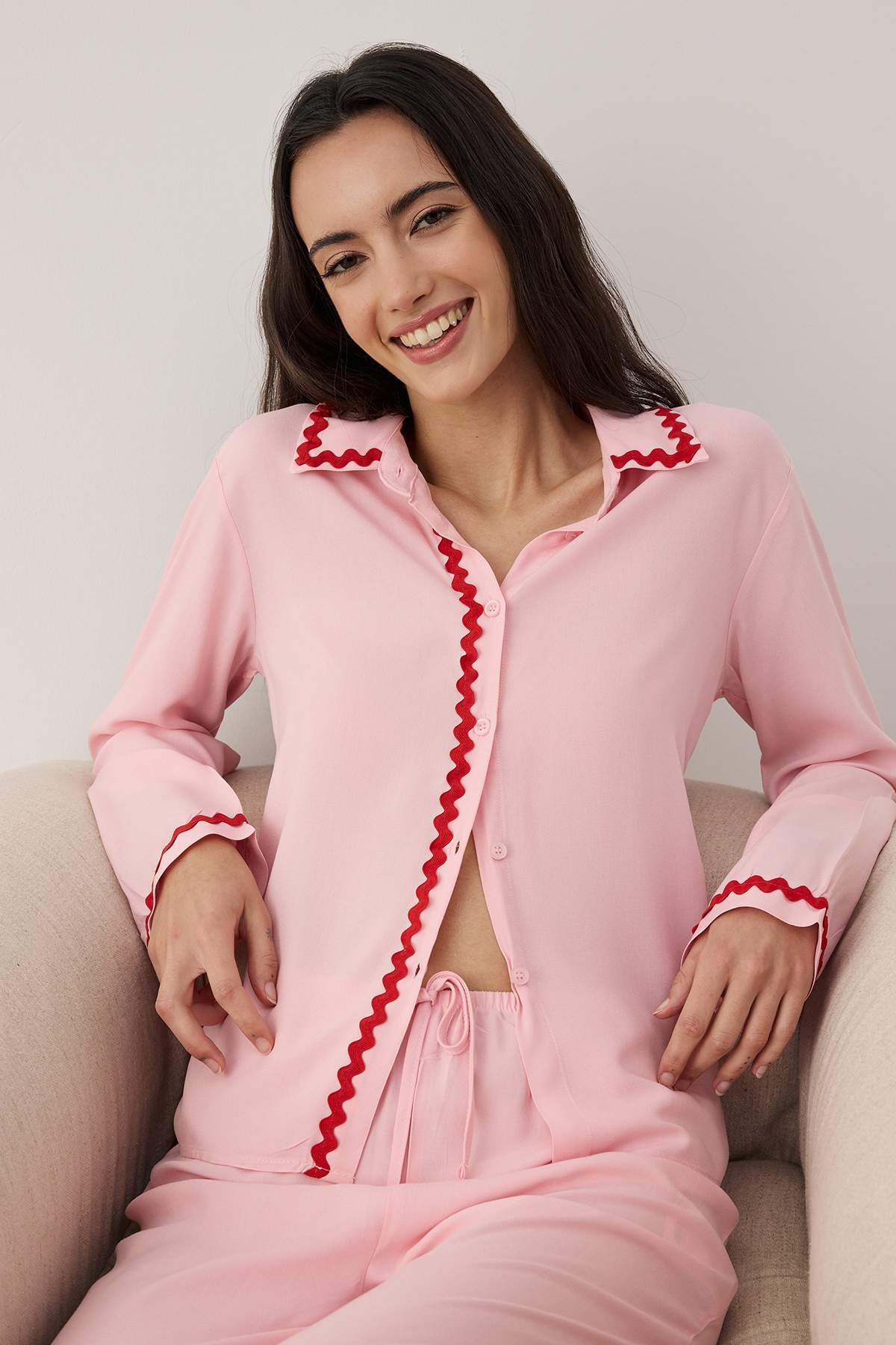 Trendyolmilla  Pembe Şerit Detaylı Viskon Dokuma Pijama Takımı THMAW26PT00144 - Görsel 2