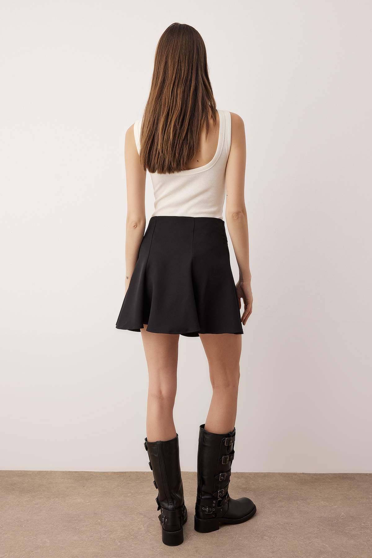 Trendyolmilla  Siyah Fermuarlı Eteği Volanlı Dokuma Mini Etek TWOAW26ET00101 - Görsel 5