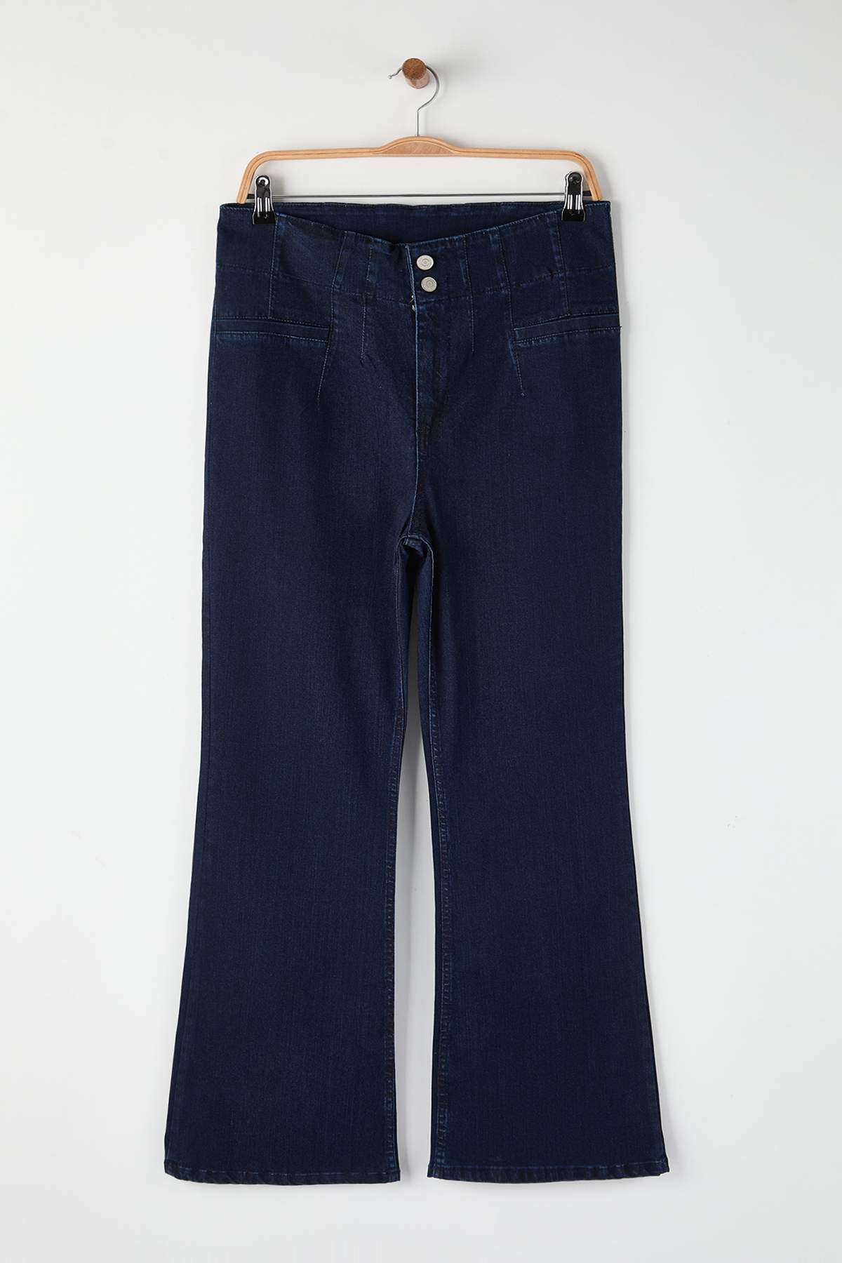 Trendyolmilla  Koyu Mavi Yüksek Bel Dikiş Detaylı İspanyol Paça Büyük Beden Flare Fit Jeans TBBAW26CJ00024 - Görsel 5