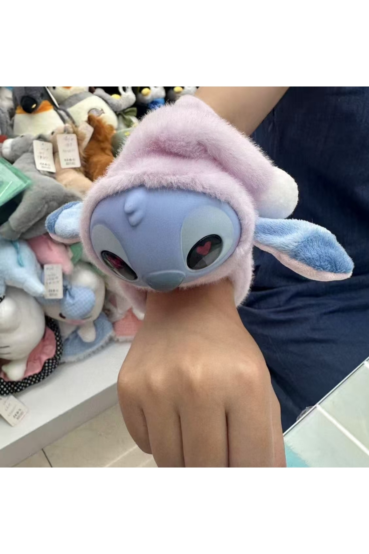NB market Stitch peluş oyuncak kola takılan model pembe renk müzikli ışıklı ve kuyruğu dönen stich oyuncak fotoğrafı 3 (önizleme)