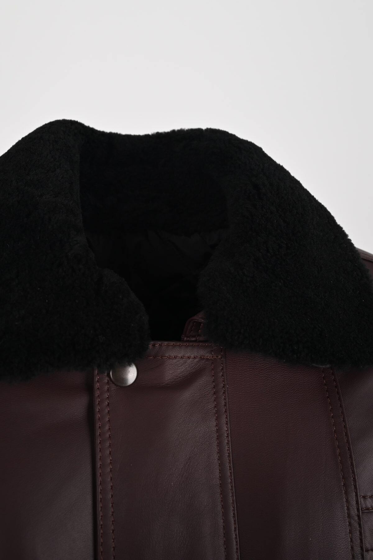 مانتو زمستانی چرم اصل مردانه تارکان با یقه خاکستر بورگوندی — زرشکی M2058 — تصویر 2 از 6
