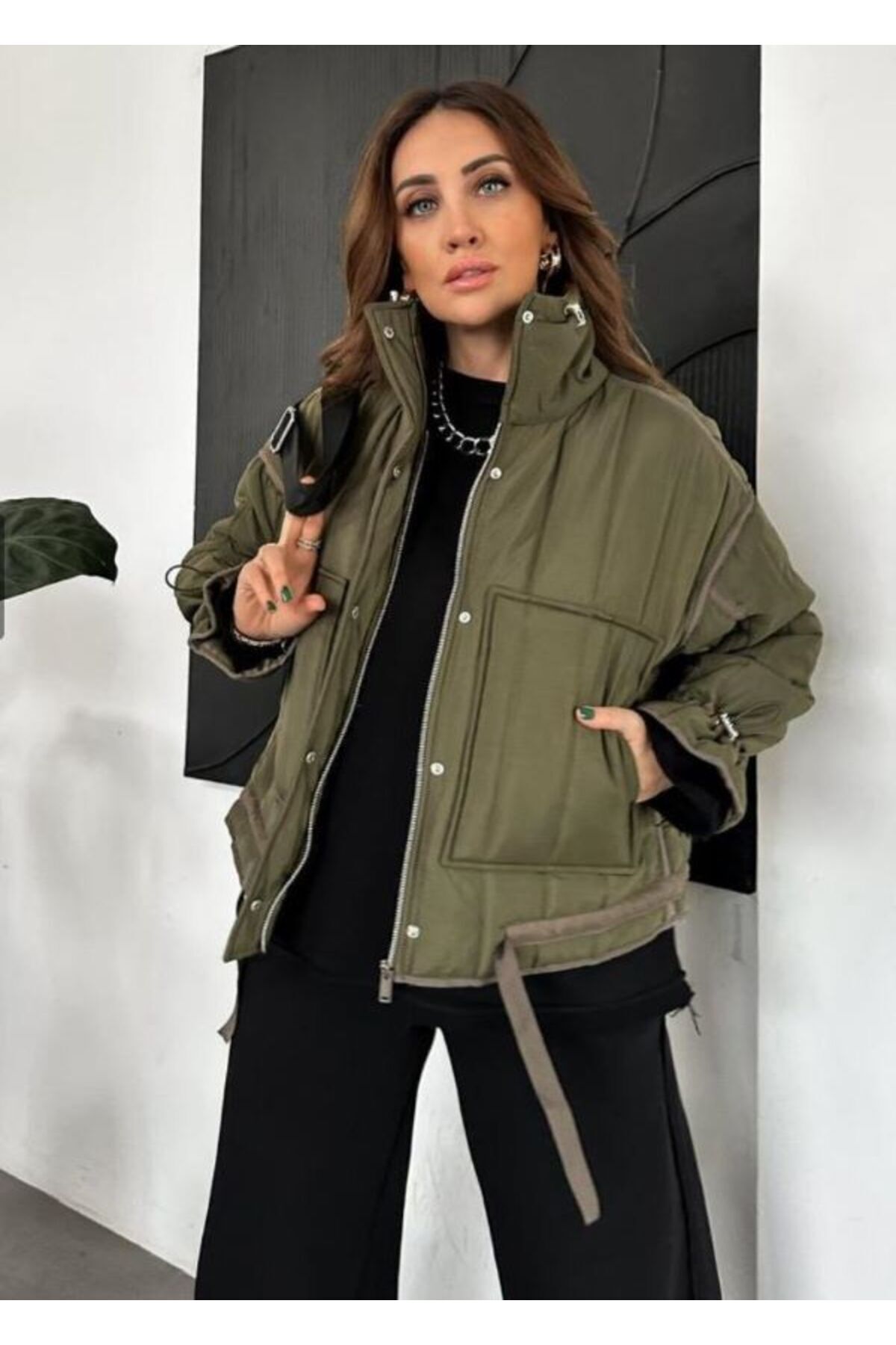 Bella Bloom Boutique Yüksek Yaka Fermuarlı Cepli Rahat Kesim Özel Tasarım Mont HAKİ RENK görsel 2