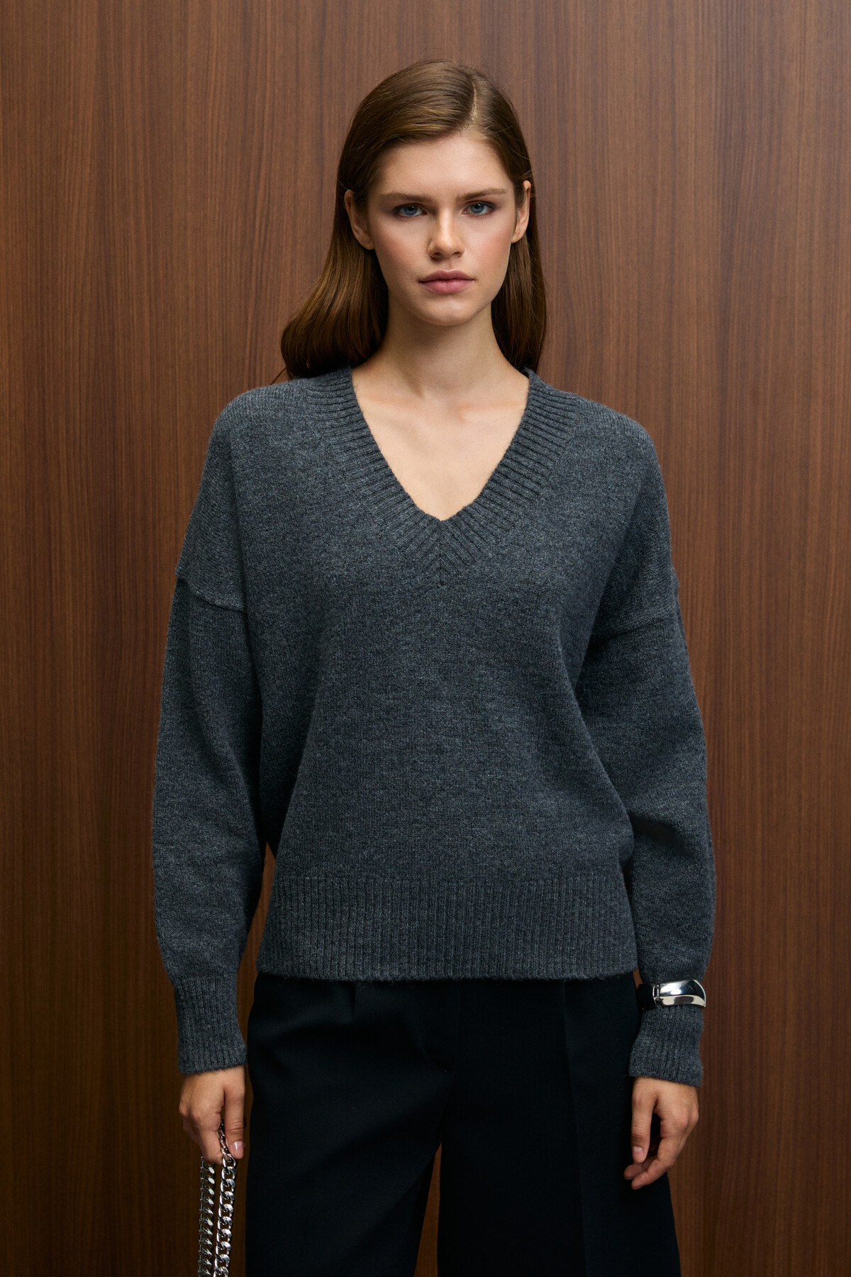 GRIMELANGE  NORSHA Kadın V Yaka Yumşak Dokulu Relaxed Fit Triko Antrasit Kazak - Görsel 2