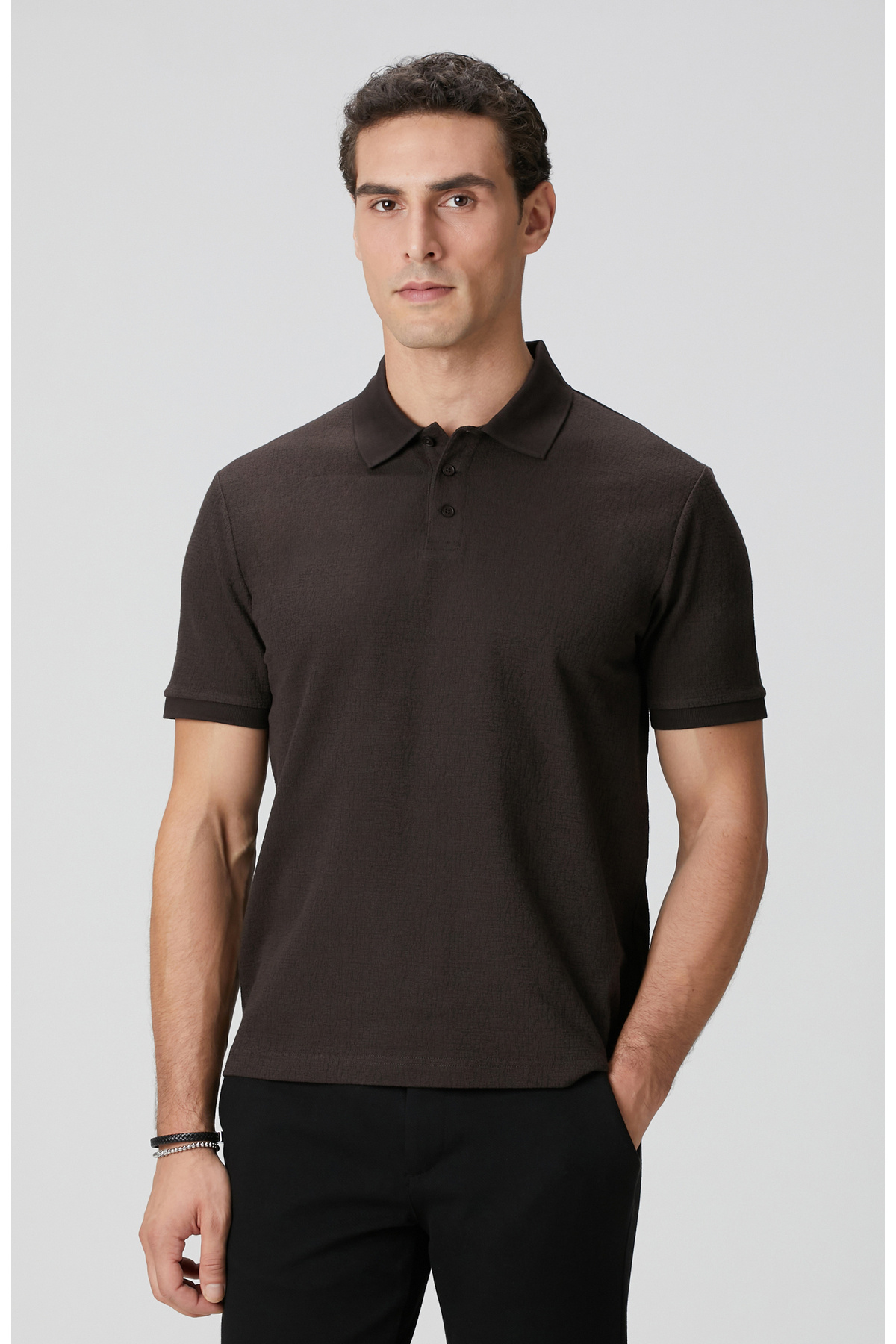 نتورک تی‌شرت دکمه‌دار یقه پولو قهوه‌ای طرح ژاکارد