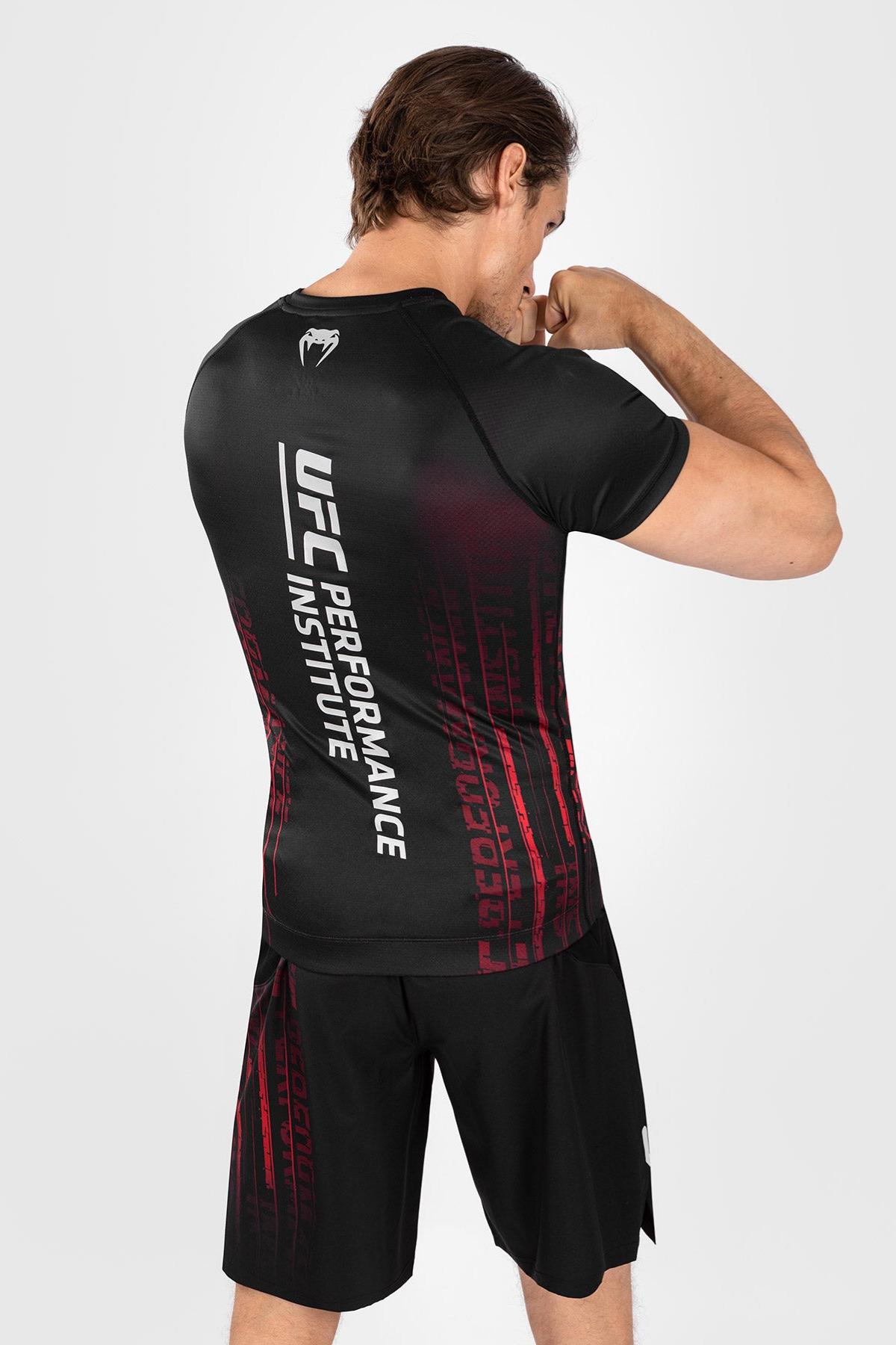 تيشيرت Venum Pro Compression باللون الأحمر مصنوع م...