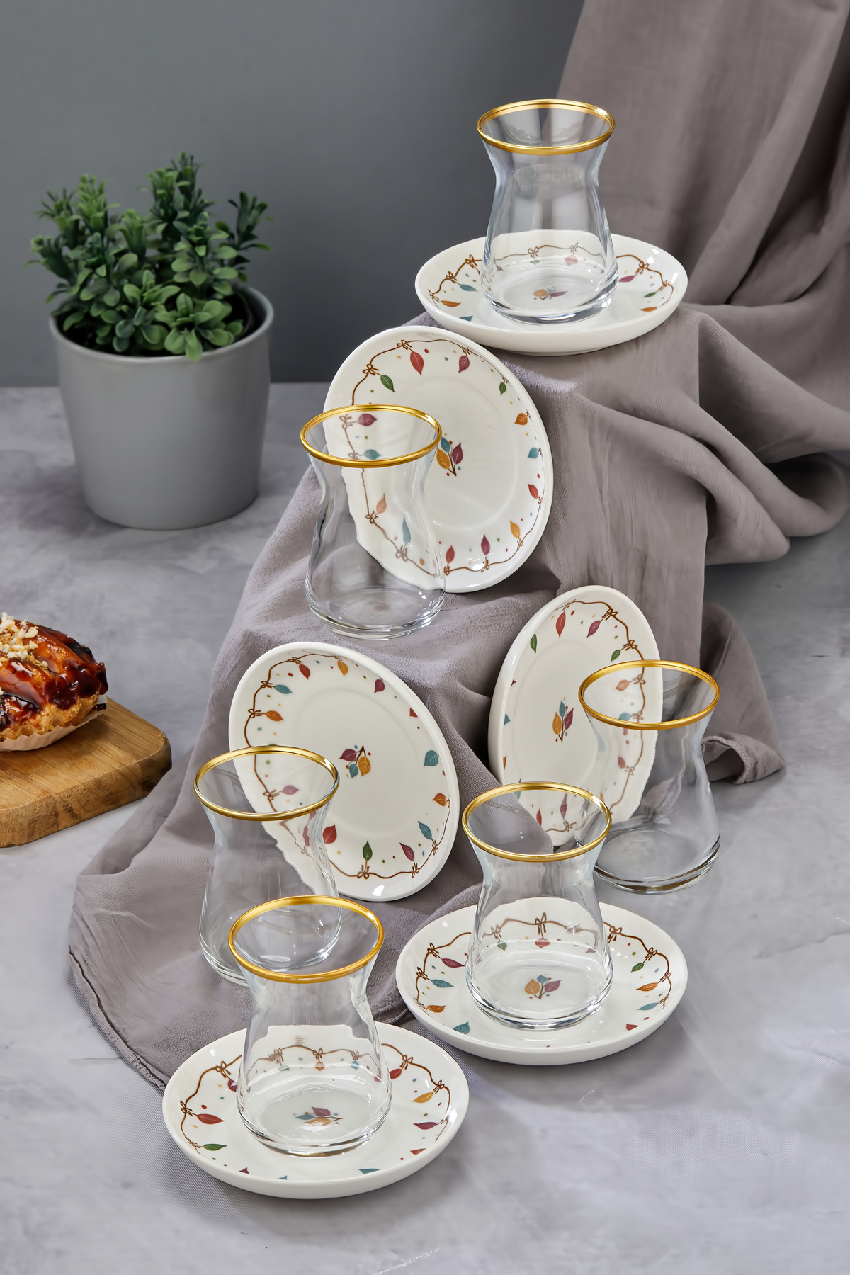 Babion Renkli Çiçek Motifli 12 Parça 6 Kişilik Çay Seti – Zarif Bardaklar Keyifli Çay Saatleri