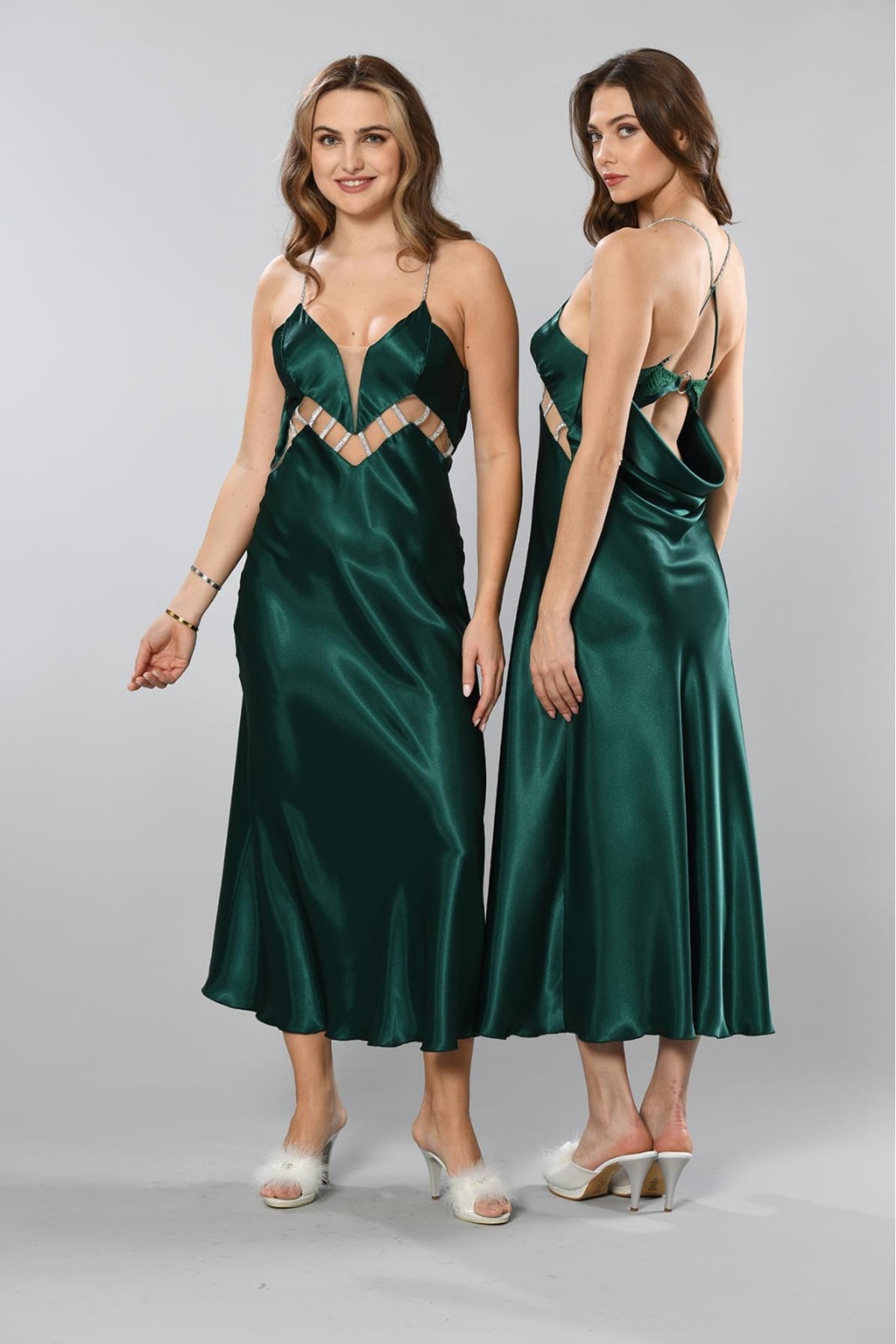 Viselya İnce Askılı Dekolteli Saten Zümrüt Uzun Gecelik