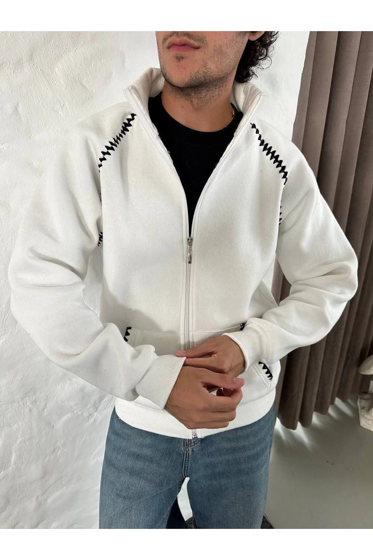 pilelistore Oversize Dik Yaka Fermuarlı Sweatshirt - Zincir Nakışli Kanguru Cepli - Beyaz fotoğrafı 2 (önizleme)