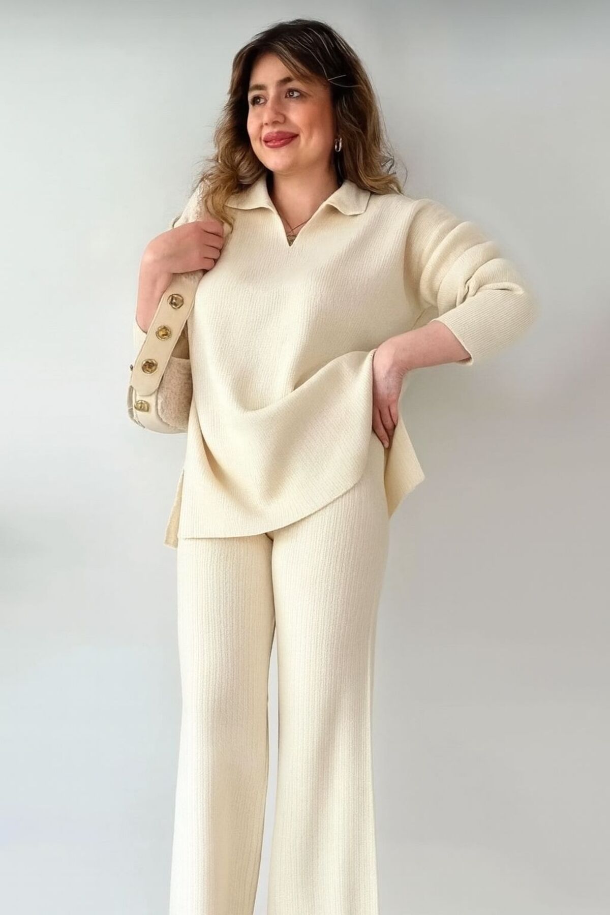 طقم تريكو نسائي سترة وبنطلون بياقة بولو