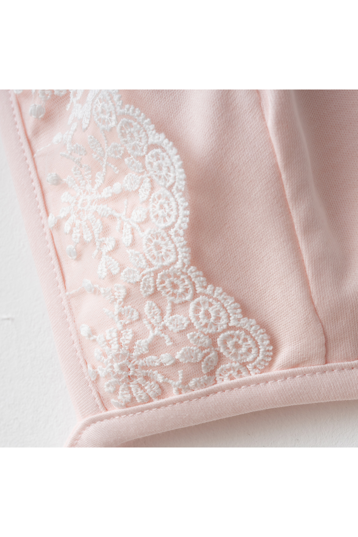 Mert Baby Laura Dantel ve Fırfır Detaylı 3'lü Organik Hastane Çıkış Seti %100 Pamuk Yenidoğan Kız Bebek fotoğrafı 4 (önizleme)