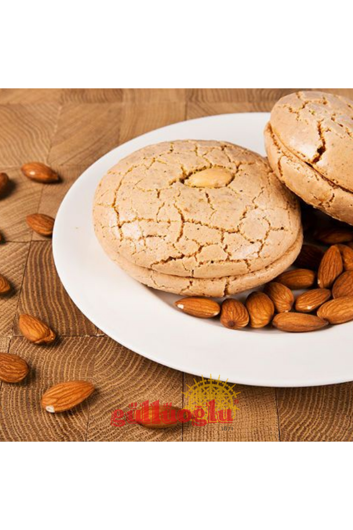 M. Nejat Güllü GÜLLÜOĞLU Güllüoğlu Acıbadem Kurabiyesi