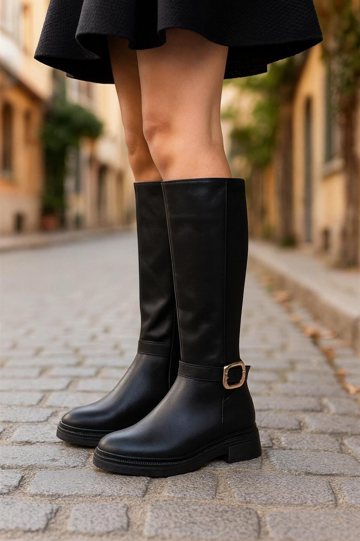 Kadın Siyah Mat Cilt Toka Detaylı Arkası Streç Çizme