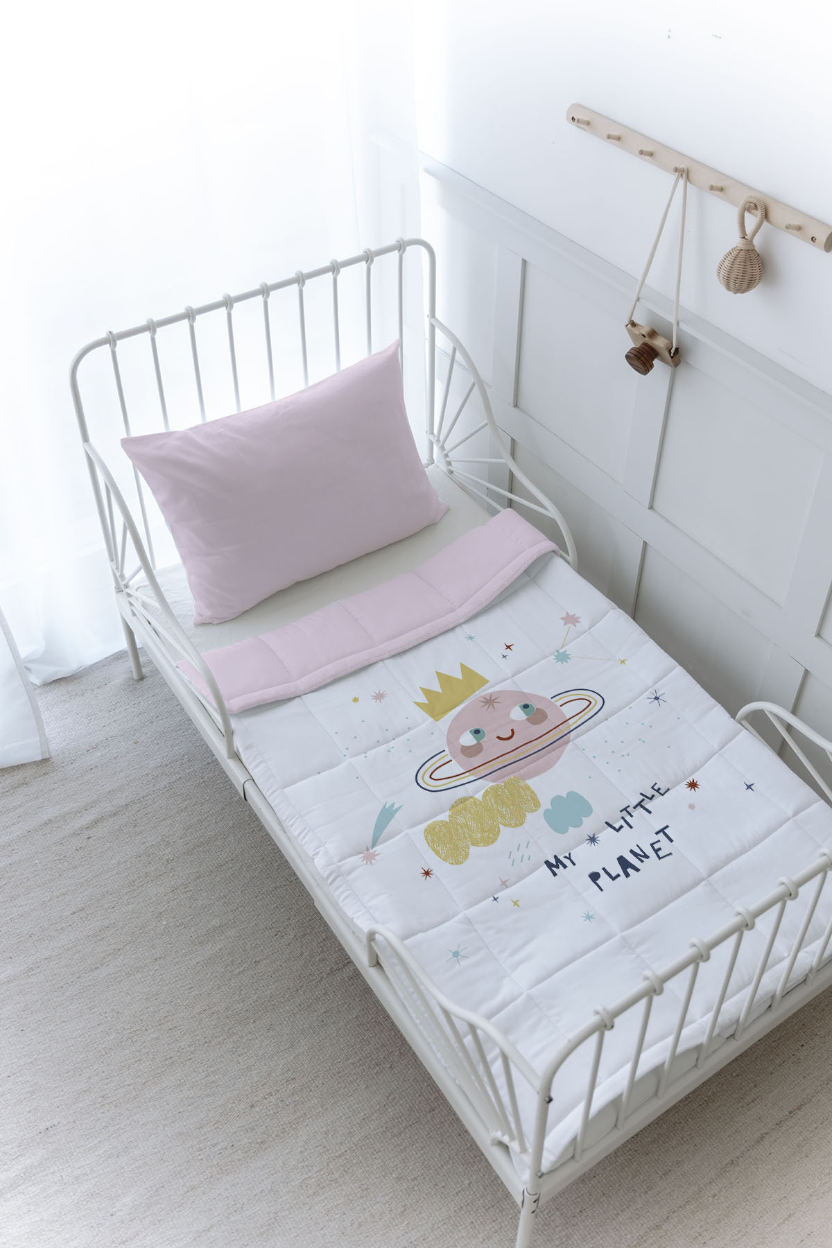 Tuğba Kuğu Organik Baskılı Montessori (100x200 Cm) Yorgan Seti - Iconic Serisi - Şirin Pembe Dünya