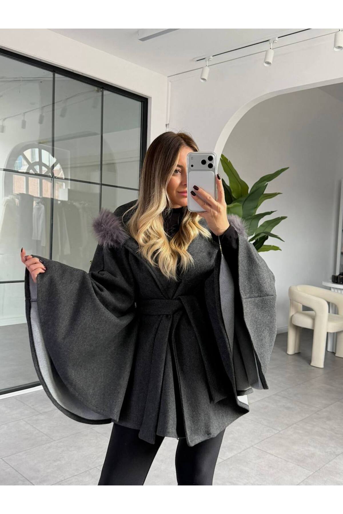 VESS MODA Kürk Detaylı Kapişonlu Kuşaklı Kaşe Panço