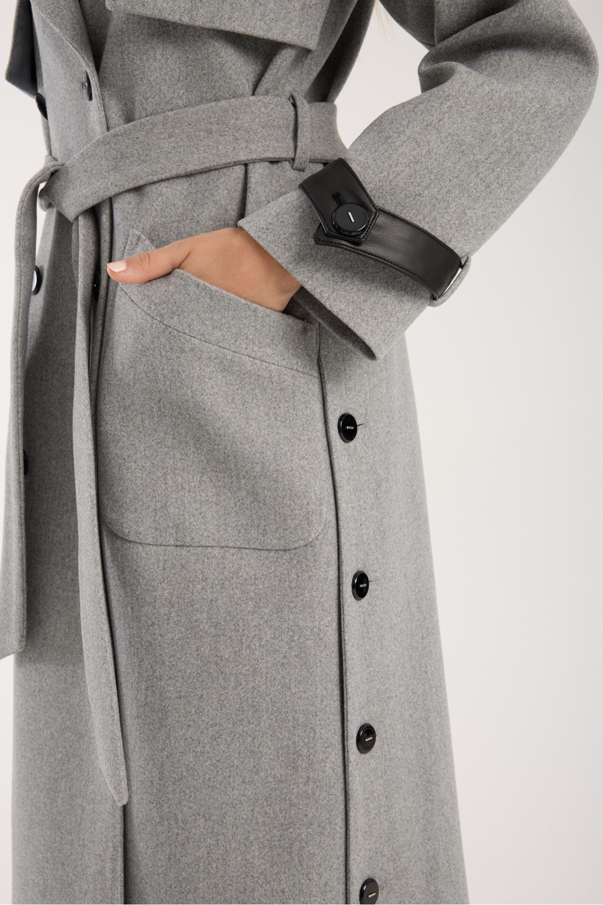 ŞEYDA ERTEM  GRİ RENK DERİ DETAYLI YÜNLÜ KAŞE UZUN MANTO - Görsel 7