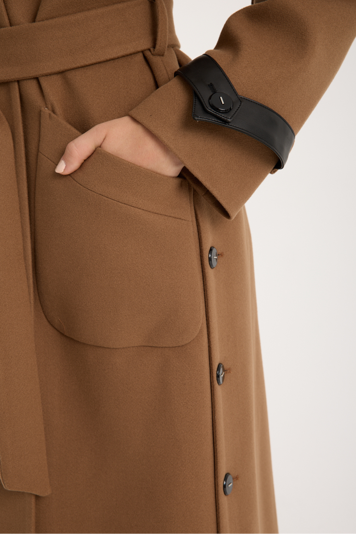 ŞEYDA ERTEM  KAHVERENGİ DERİ DETAYLI YÜNLÜ KAŞE UZUN MANTO - Görsel 4