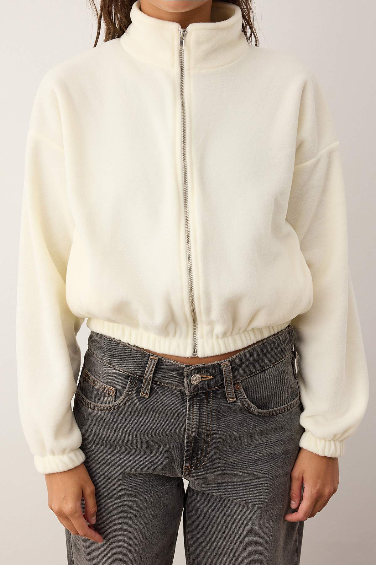 Trendyolmilla  Ekru Polar Fermuarlı Oversize/Geniş Kalıp Kalın Örme Sweatshirt TWOAW26SW00057 - Görsel 3