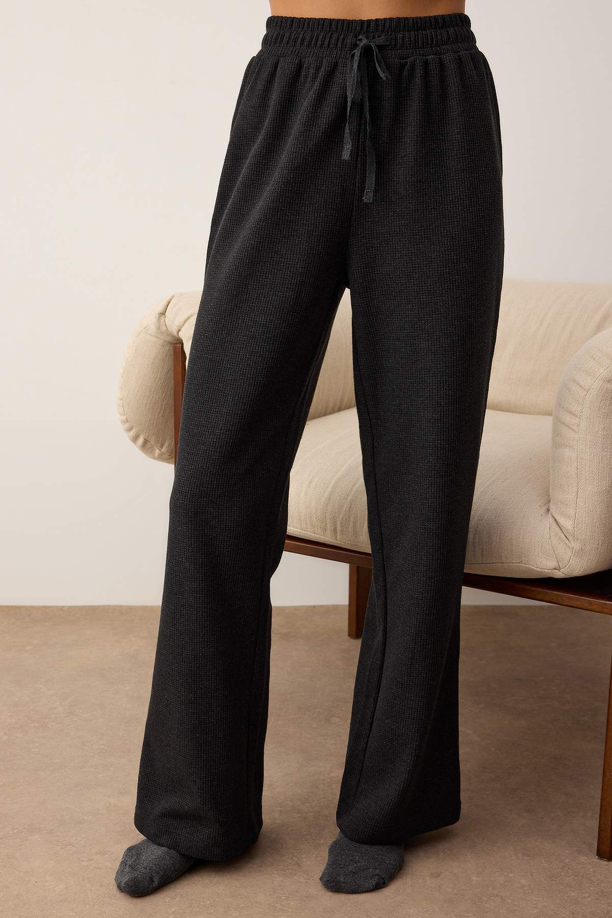 Trendyolmilla  Antrasit Bel Bağlama Detaylı Waffle Örme Pijama Takımı THMAW26PT00050 - Görsel 3