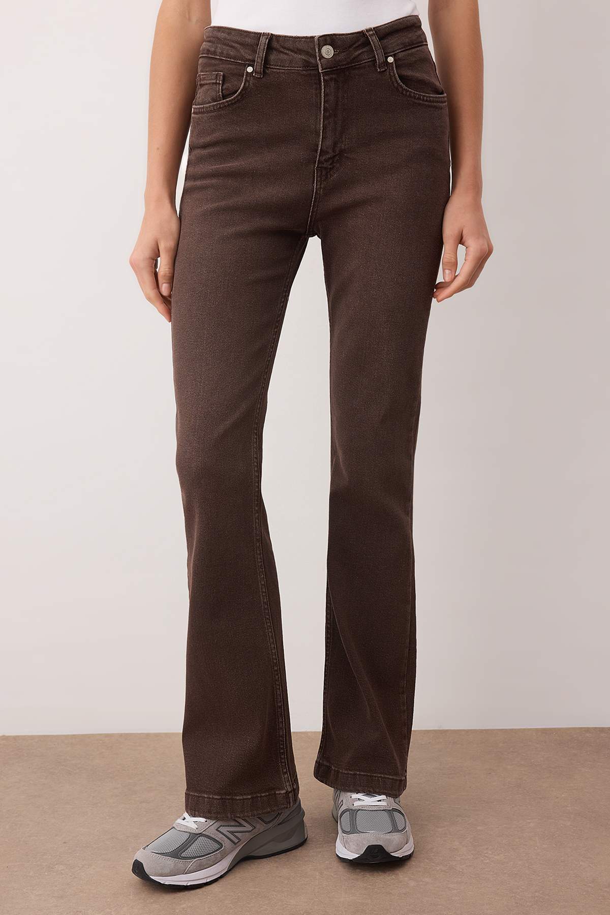 Trendyolmilla  Kahverengi Yüksek Bel Orta Esnek Flare İspanyol Paça Jeans TWOAW26JE00047 - Görsel 3