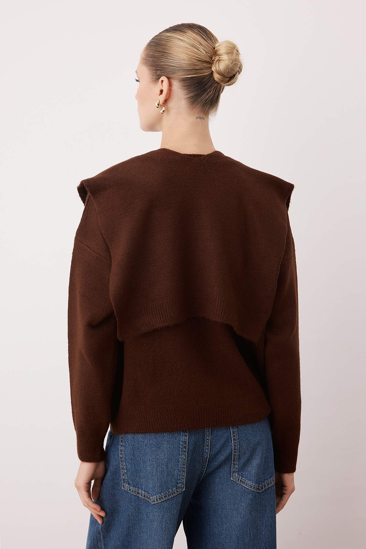 Trendyolmilla  Kahverengi Yumuşak Dokulu Geniş Kalıp Şallı Triko Kazak TWOAW26KZ00166 - Görsel 5