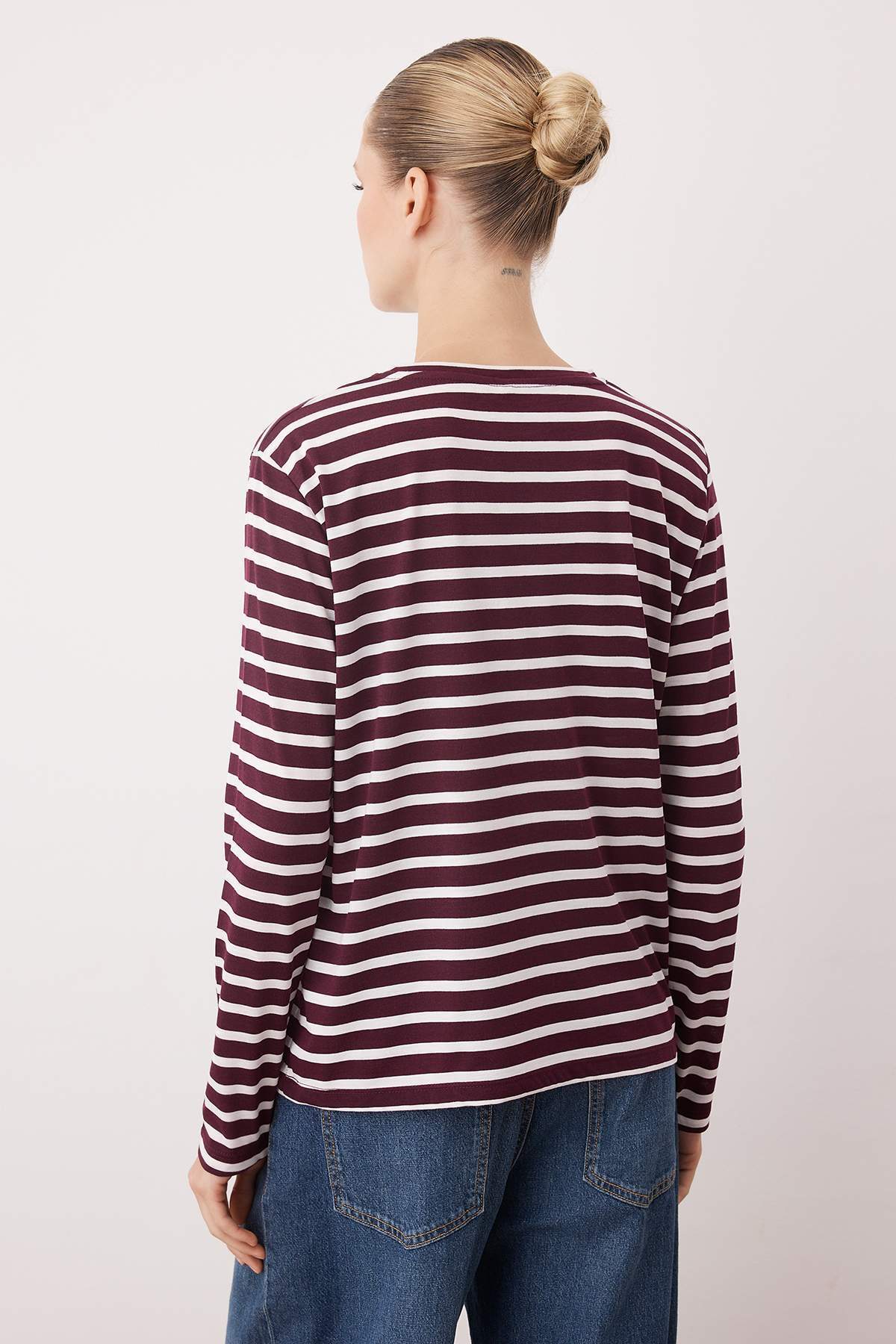 Trendyolmilla  Mürdüm-Ekru Çizgili Regular/Normal Kalıp Basic Bisiklet Yaka Örme T-Shirt TWOAW23TS00002 - Görsel 4