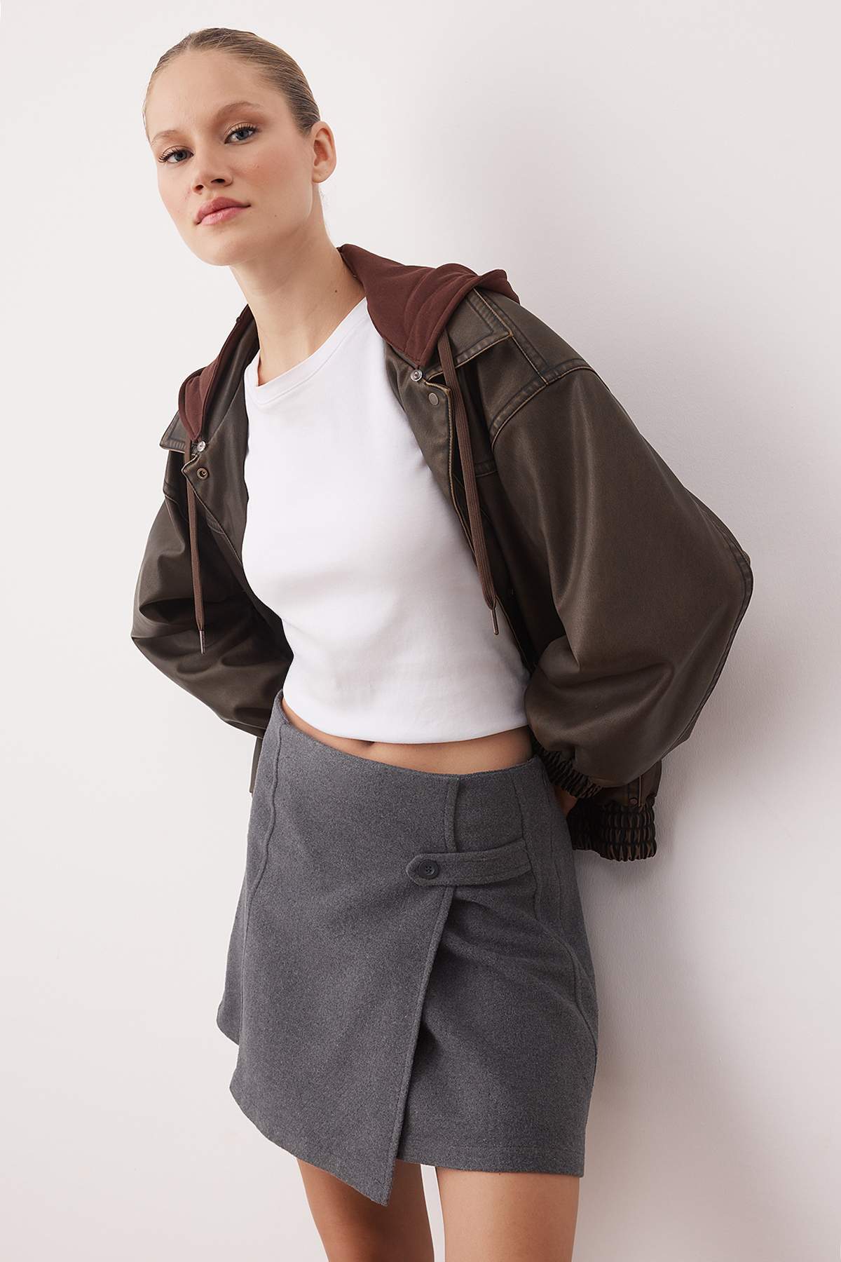 Trendyolmilla  Antrasit Dokuma Kaşe Mini Etek TWOAW26ET00123 - Görsel 3