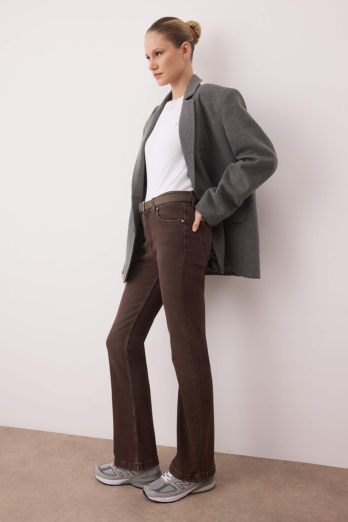 Trendyolmilla  Kahverengi Yüksek Bel Orta Esnek Flare İspanyol Paça Jeans TWOAW26JE00047 - Görsel 2