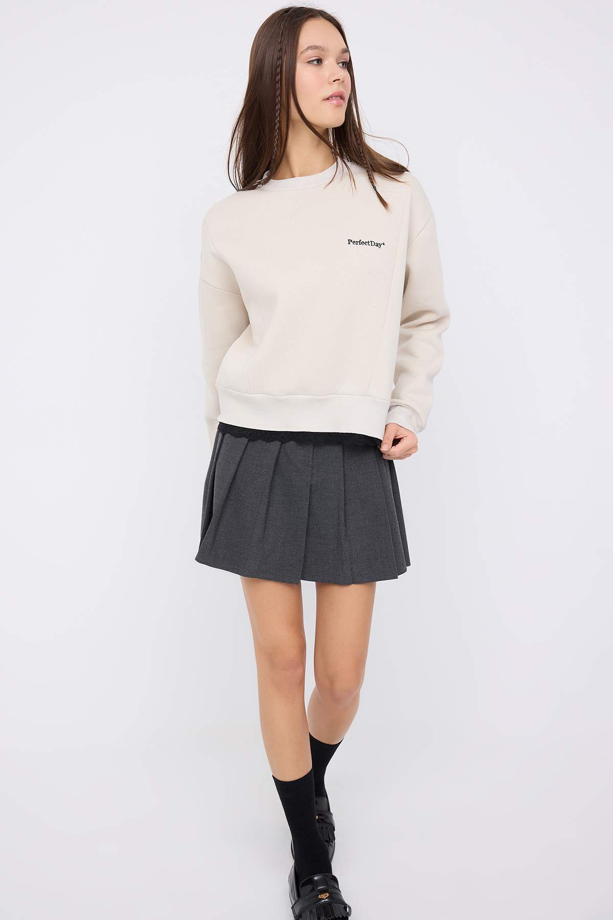 Trendyolmilla  Teen Taş Regular Dantel Detaylı Slogan Nakışlı Kalın İçi Polarlı Örme Sweatshirt TWOAW26SW00153 - Görsel 2