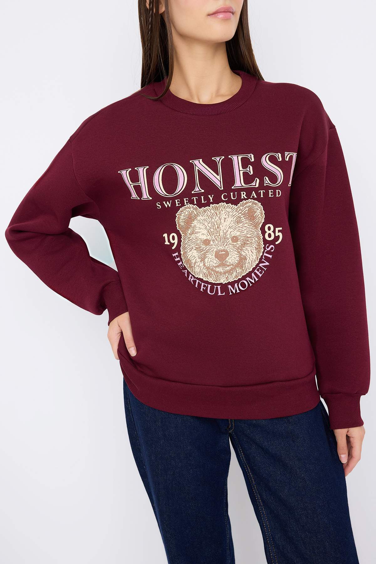 Trendyolmilla  Teen Bordo Kalın İçi Polarlı Ayıcık Baskılı Regular/Normal Kesim Örme Sweatshirt TWOAW26SW00199 - Görsel 3