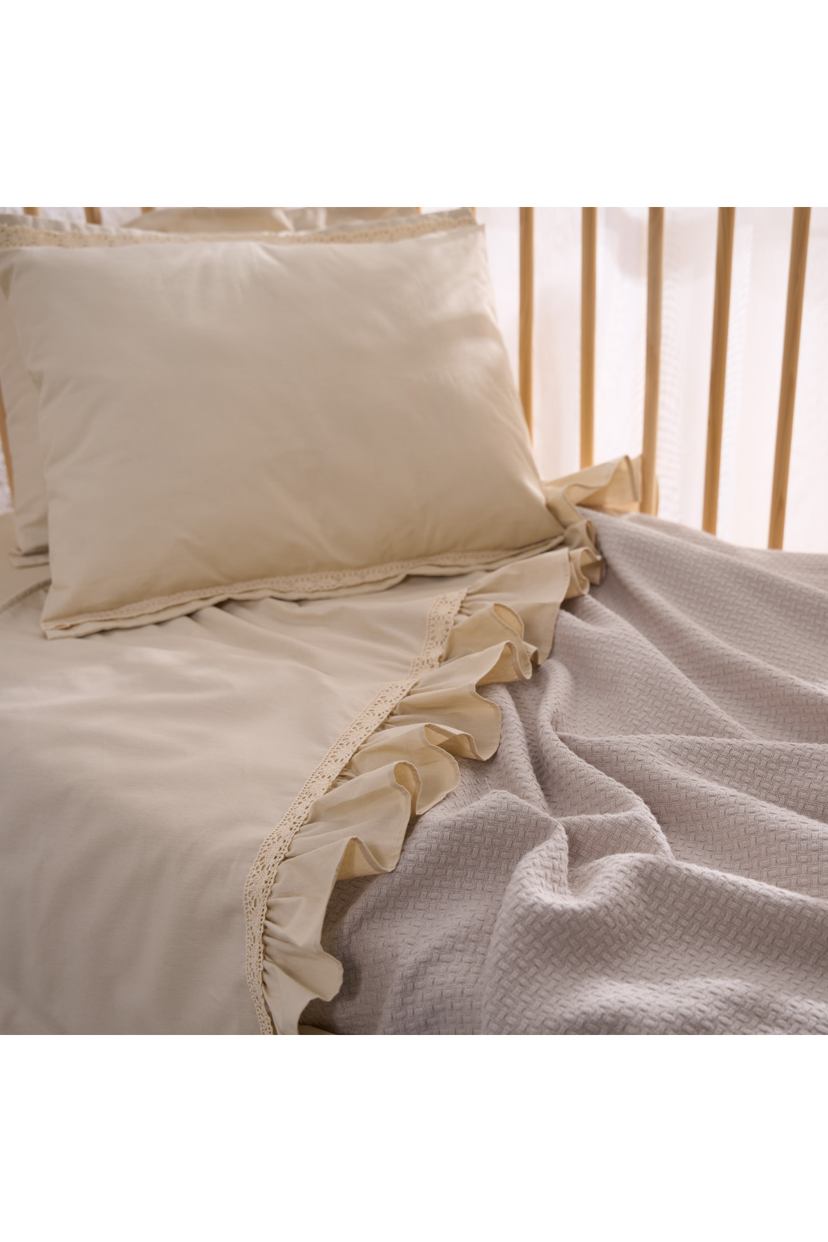 SALLHOMEE Krem Fırfırlı Dantel Detaylı Pike Takımı fotoğrafı 4 (önizleme)