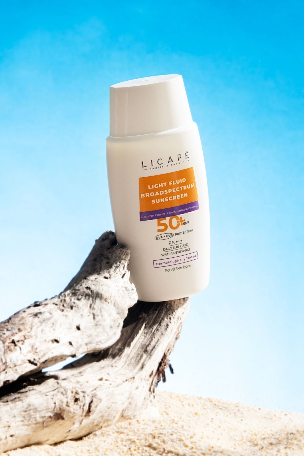 کرم ضد آفتاب مایع با SPF 50 و محافظت بالا در برابر آب، مناسب برای انواع پوست، 50 میلی لیتر — licave35 — تصویر 5 از 9