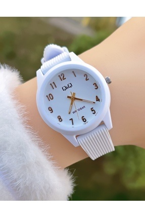 Q&Q 10 Atm Suya Dayanıklı Silikon Kordonlu Genç Kız Kol Saati