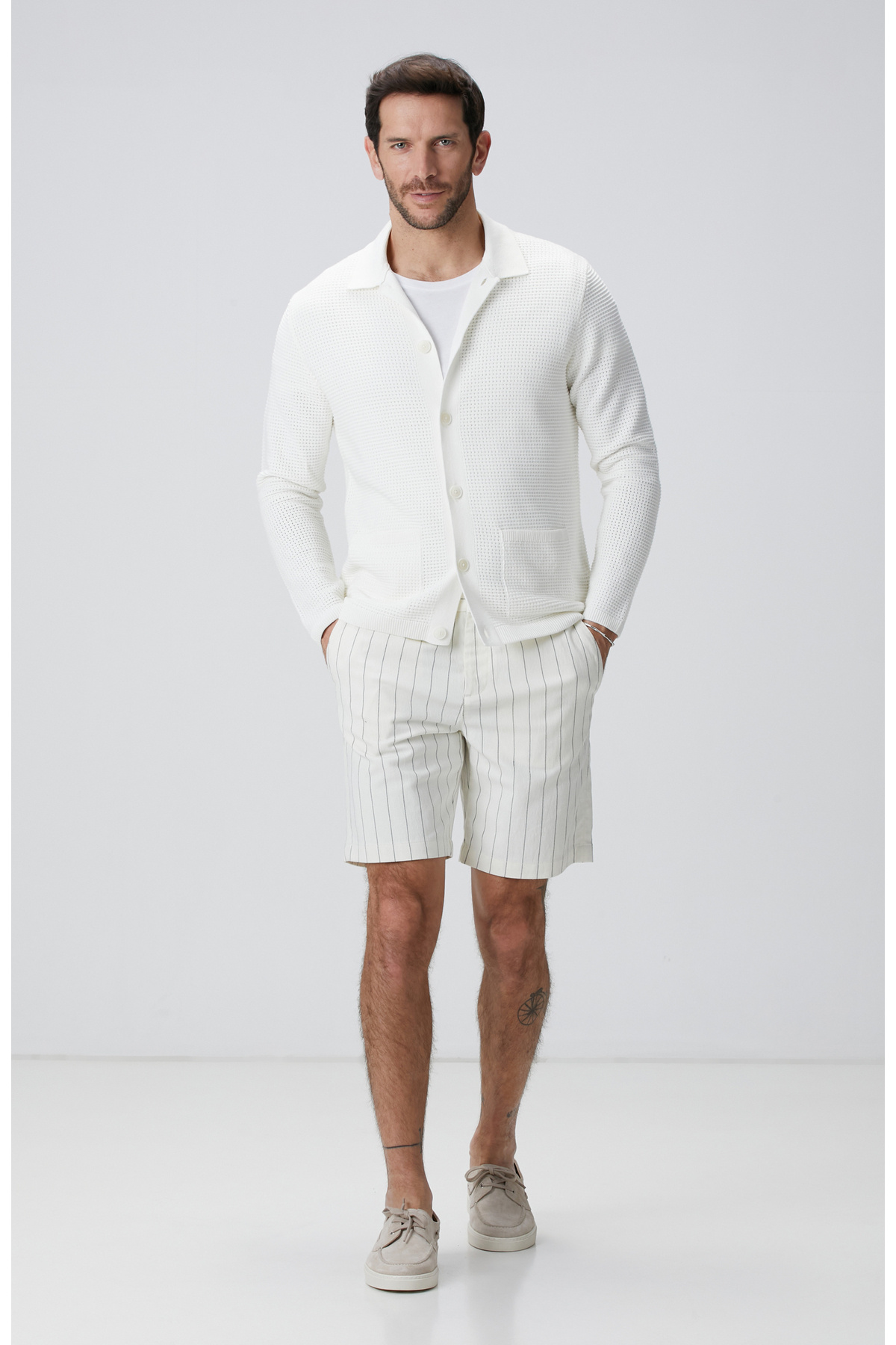 نتورک شلوارک سفید مایل به کرم