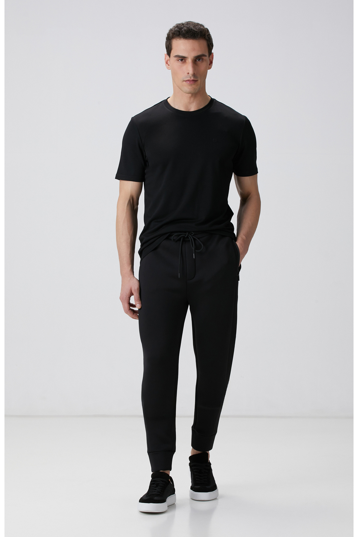 نتورک شلوار ورزشی مشکی نتورک شلوار ورزشی مشکی