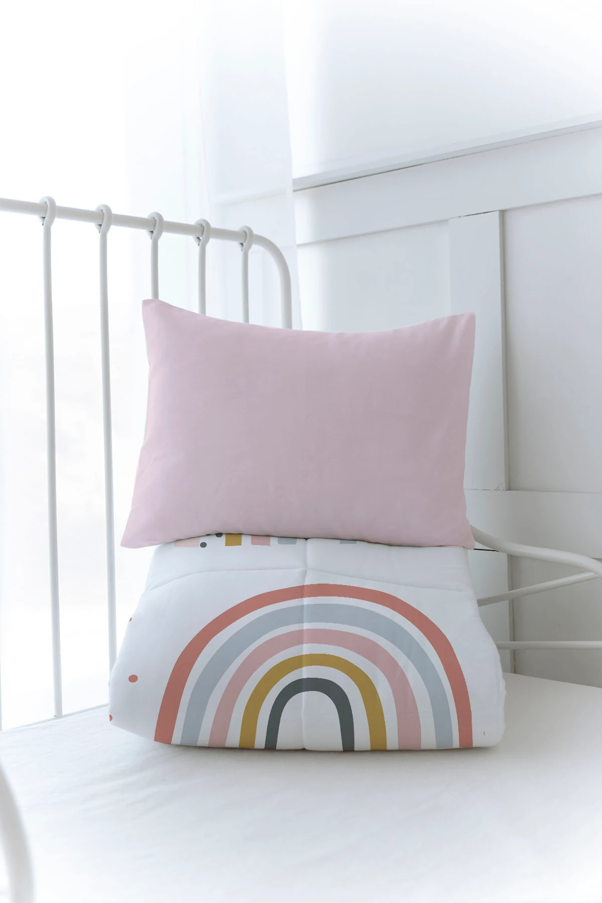 Tuğba Kuğu Organik Baskılı Montessori (100x200) Yorgan Seti - Iconic Serisi - Üçlü Pembe Gökkuşakları fotoğrafı 3 (önizleme)