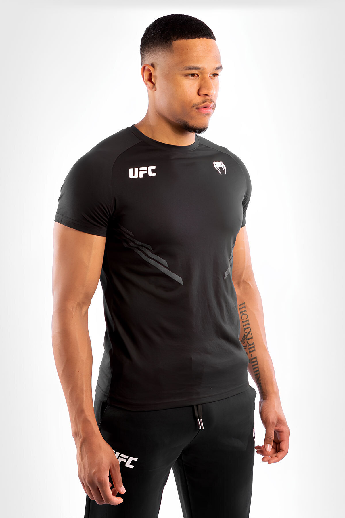 تيشيرت UFC x Venum Premium Compression باللون الأس...
