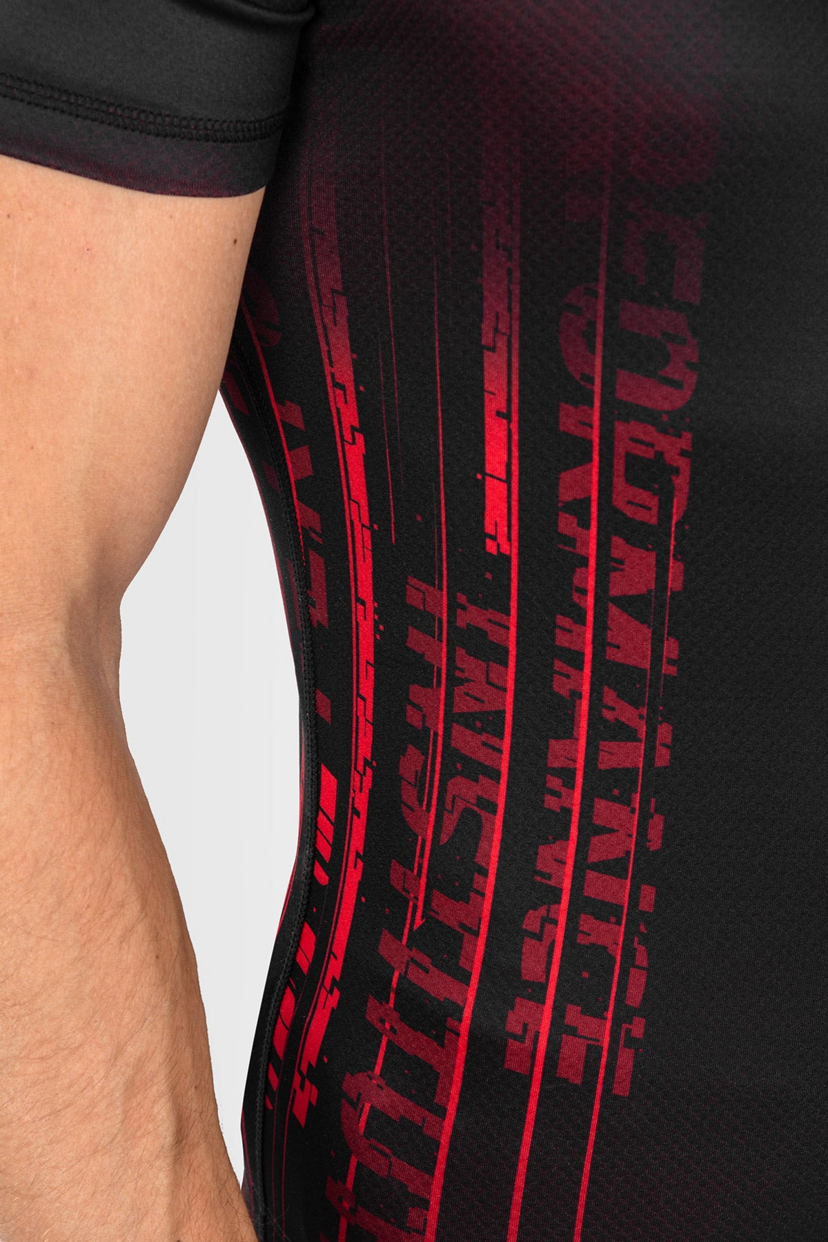 تيشيرت Venum Pro Compression باللون الأحمر مصنوع م...