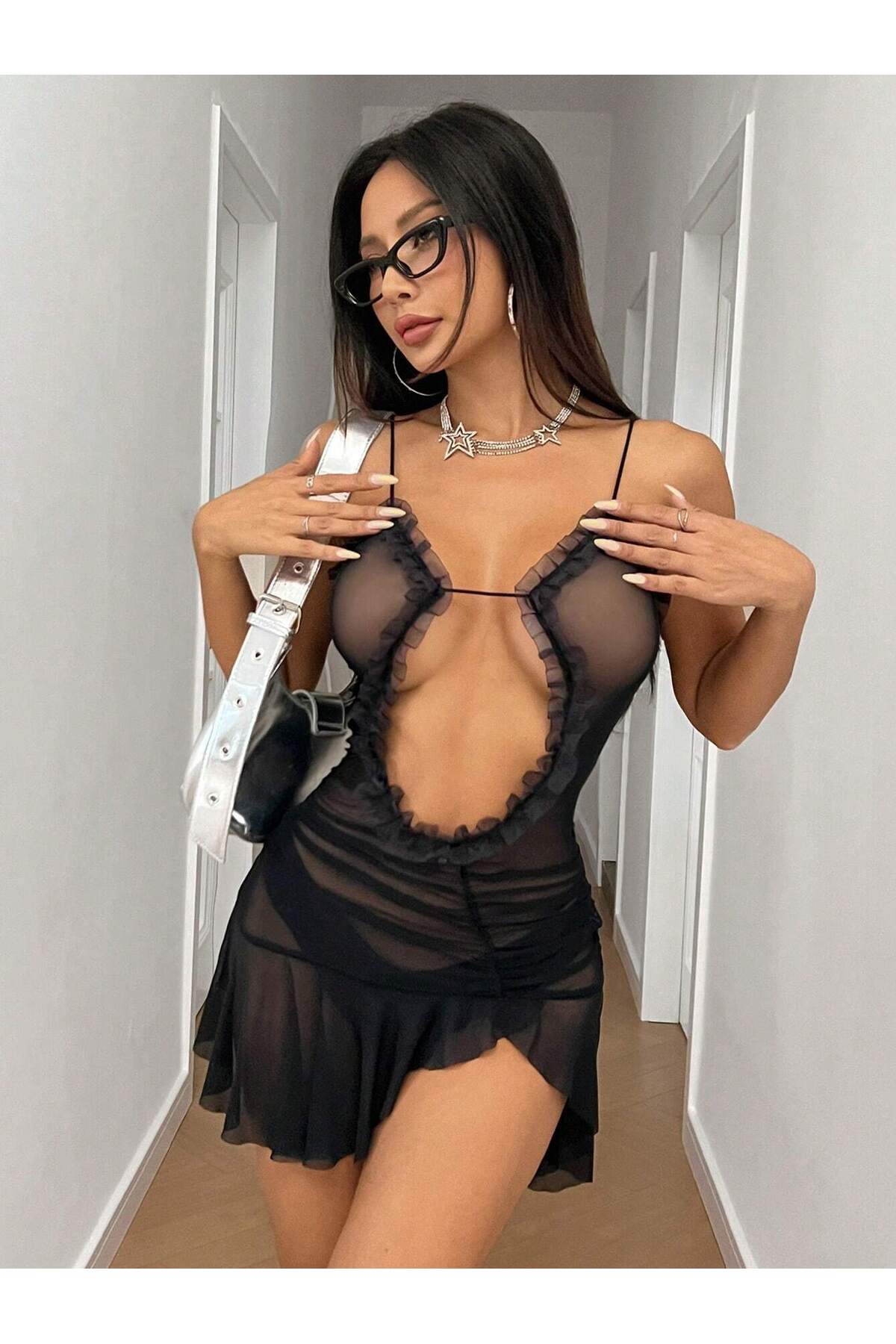 GİYİMX Kadın Siyah Parlak Straplez Mini Gecelik