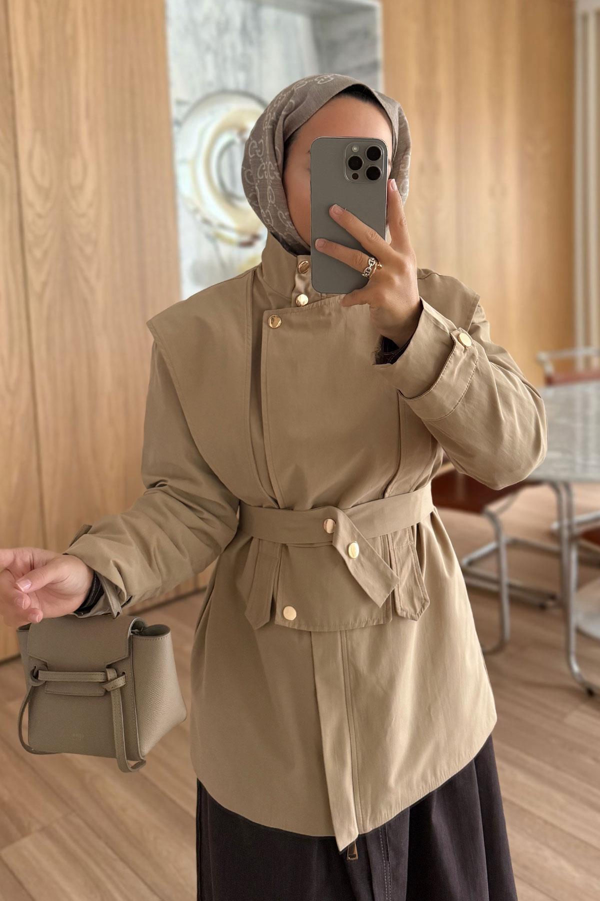 Ka Hijab Düğme Detaylı Kısa Trençkot - Bej