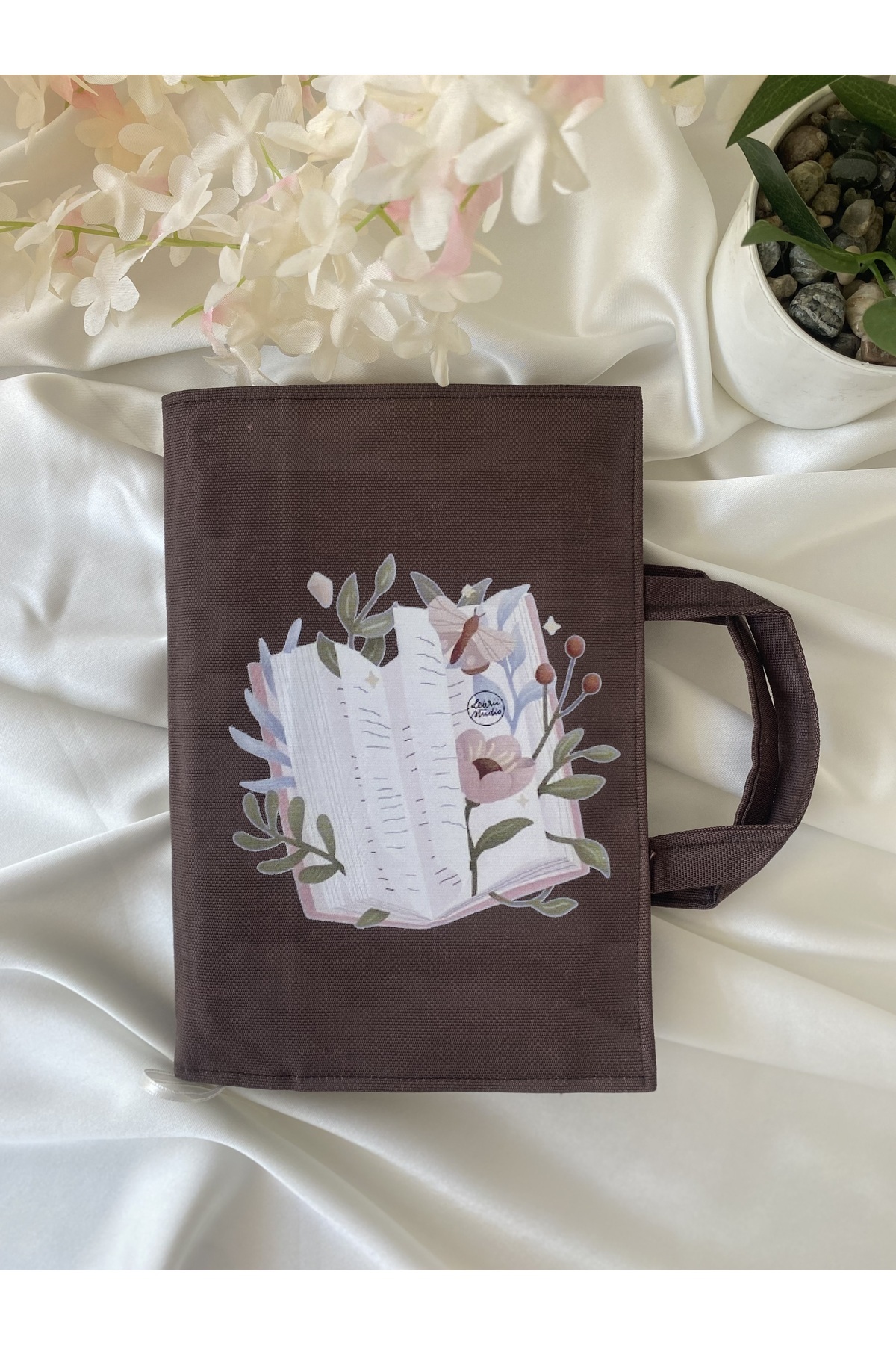 DUTTDİKİM Kştap çiçek Desenli Kitap Çantası 17x24 cm | Su İtici Kumaş, DTF Baskılı, El Yapımı