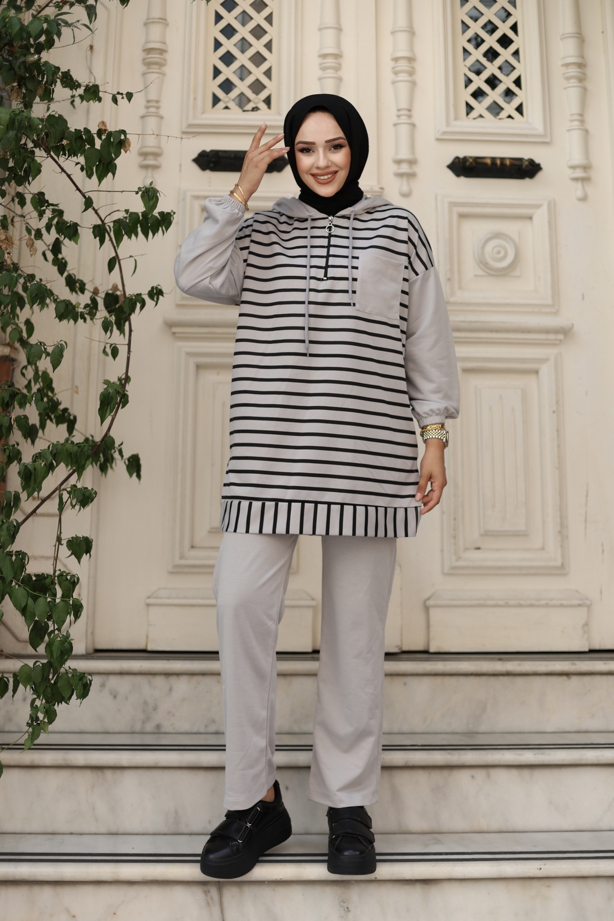 Genel Markalar Moda Efsa Tesettür Giyim Kapüşonlu ve Önü Yarım Fermuarlı Çizgili 2 İplik Pantalon İle Tunik Takım görsel 6