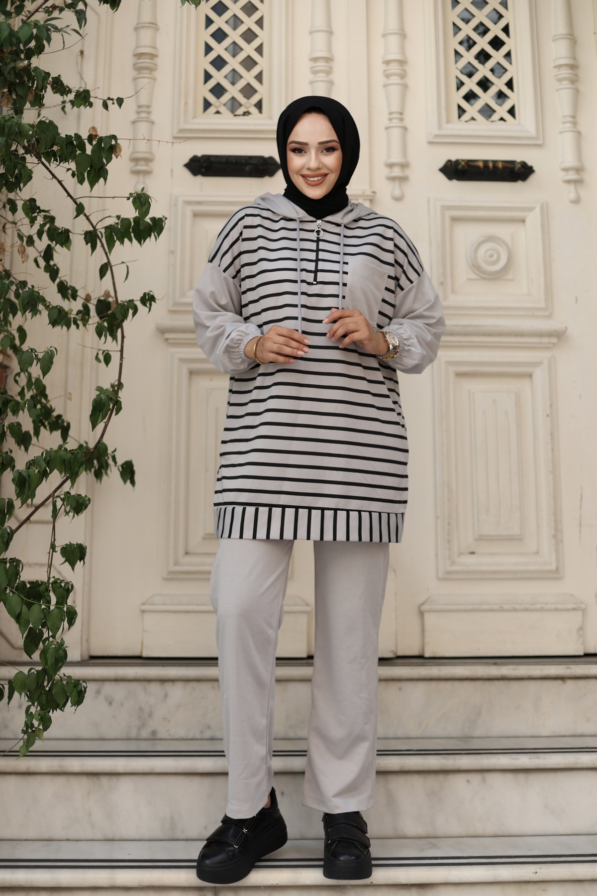 Genel Markalar Moda Efsa Tesettür Giyim Kapüşonlu ve Önü Yarım Fermuarlı Çizgili 2 İplik Pantalon İle Tunik Takım görsel 7
