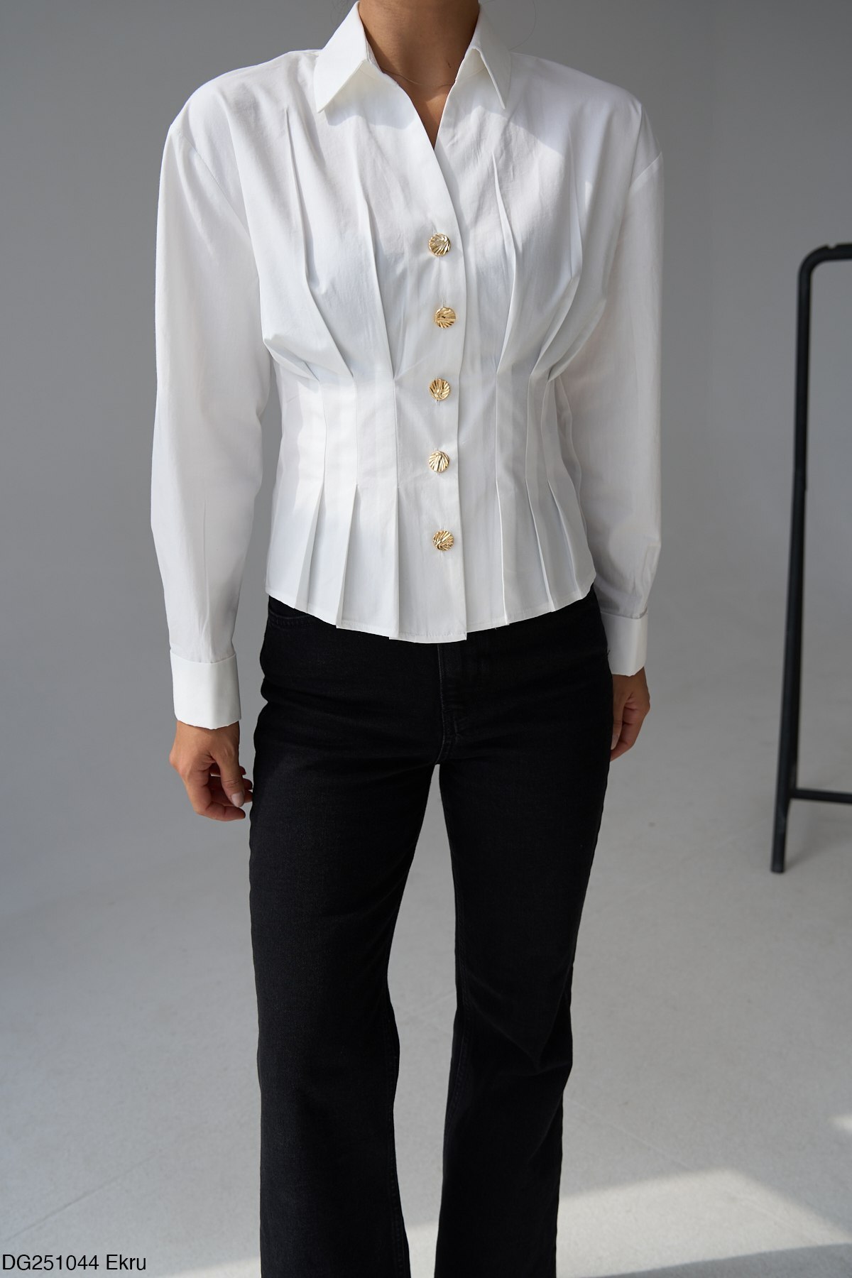 bunubanayolla  Gold Düğmeli Beyaz Pileli Gömlek - Görsel 3