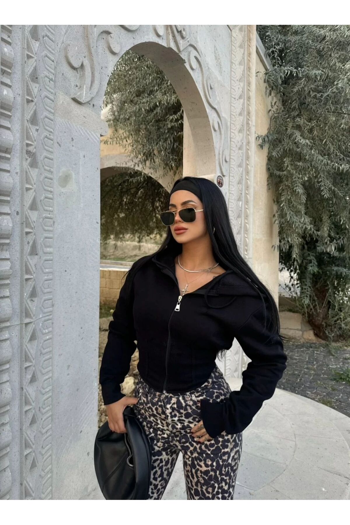 Genel Markalar  Siyah Bel Korseli Kapşonlu Hırka