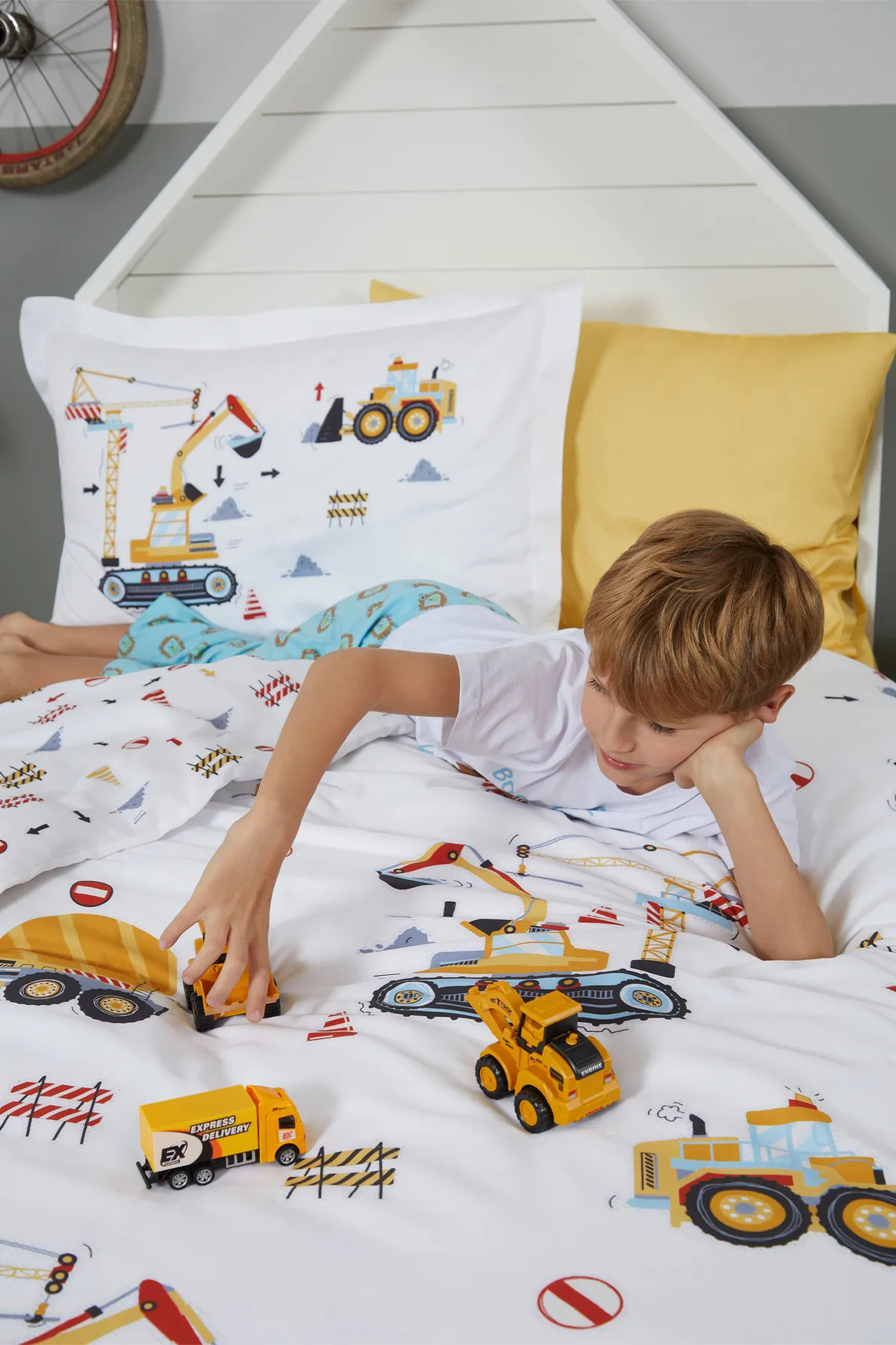 Özdilek Builder Tek Kişilik Lastikli Çarşaf Nevresim Takımı fotoğrafı 2 (önizleme)